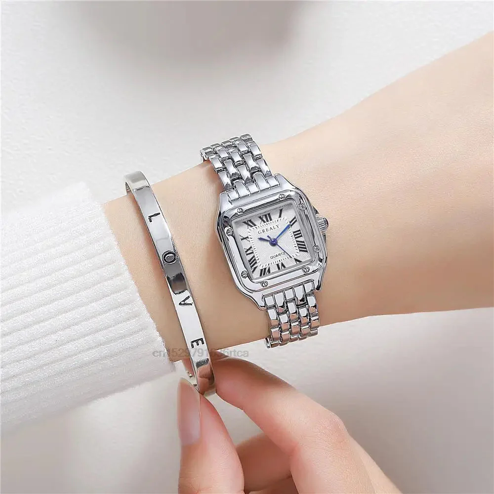Luxury Quartz Women's Wristwatch with Roman Numerals - Image 3